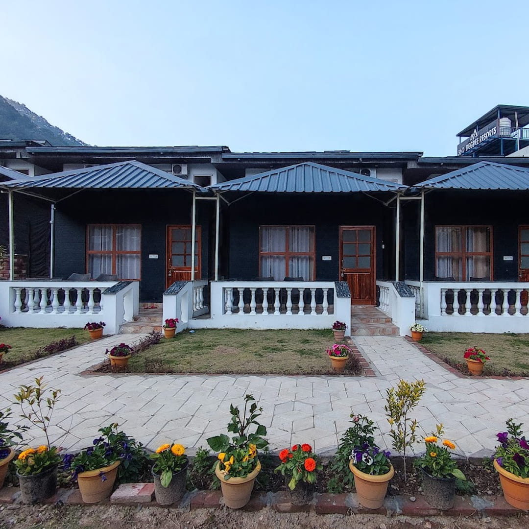 Cottage in rishikesh near ganga